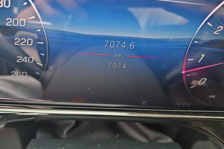 Used Mercedes-Benz E-Class 2025 Facelift E 300 L Luxury Edition Odometer Close Up