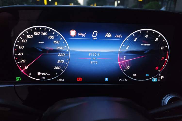 Used Mercedes-Benz E-Class 2025 Facelift E 300 L Luxury Sport Edition Odometer Close Up