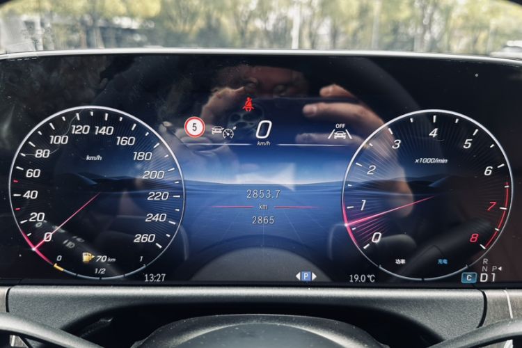 Used Mercedes-Benz E-Class 2025 Facelift E 300 L Fashion Edition Odometer Close Up