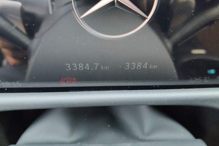 Used Mercedes-Benz E-Class 2025 E 260 L Odometer Close Up
