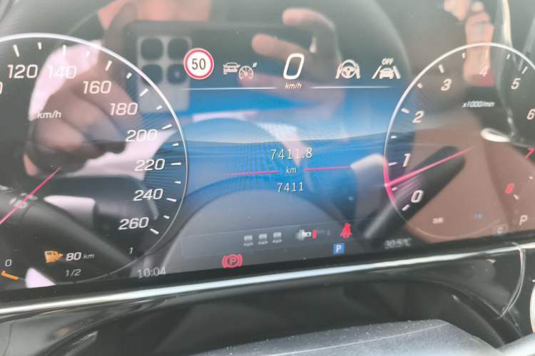 Used Mercedes-Benz E-Class 2025 Facelift E 300 L Luxury Edition Odometer Close Up