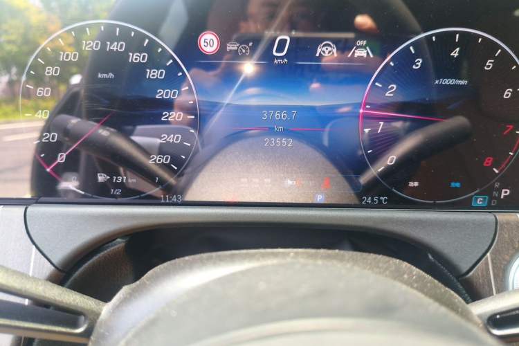 Used Mercedes-Benz E-Class 2025 Facelift E 300 L Fashion Edition Odometer Close Up