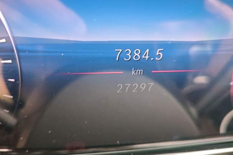 Used Mercedes-Benz E-Class 2025 E 300 L Luxury Model Odometer Close Up