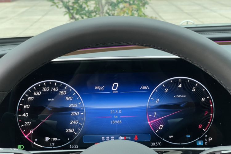 Used Mercedes-Benz E-Class 2025 E 260 L Odometer Close Up