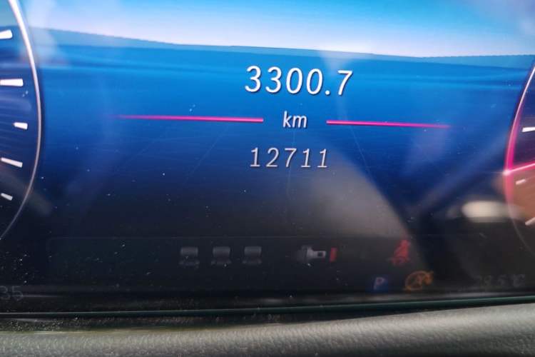 Used Mercedes-Benz E-Class 2025 Facelift E 300 L Luxury Edition Odometer Close Up