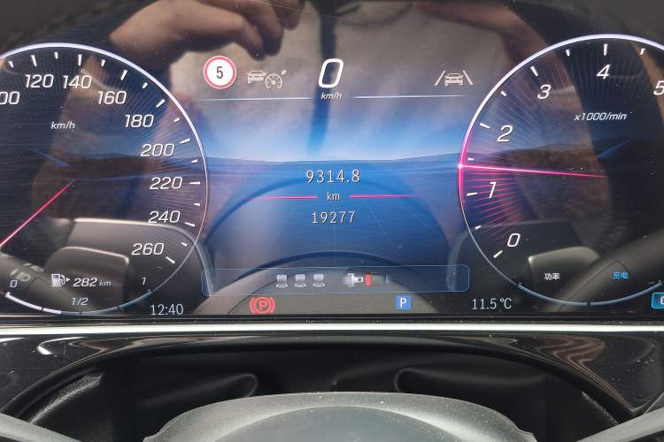 Used Mercedes-Benz E-Class 2025 E 300 L Luxury Model Odometer Close Up