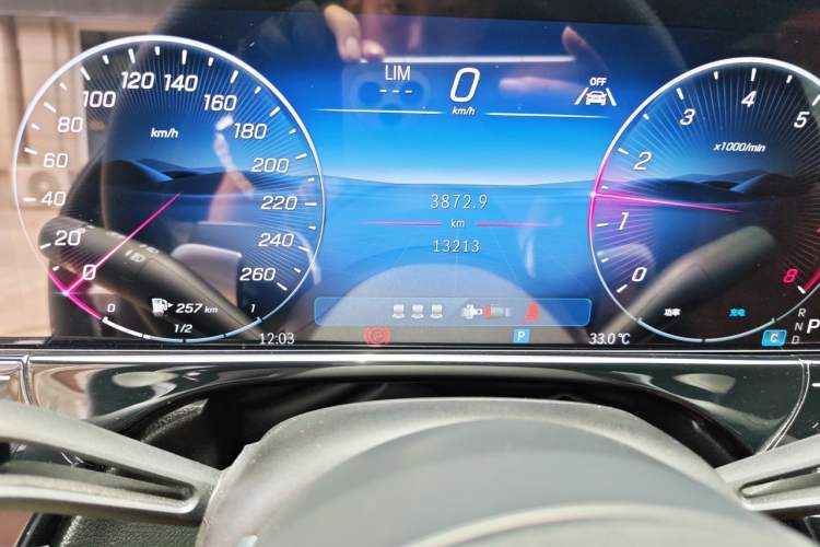 Used Mercedes-Benz E-Class 2025 E 260 L Odometer Close Up