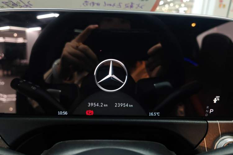 Used Mercedes-Benz E-Class 2025 E 300 L Stylish Model Odometer Close Up