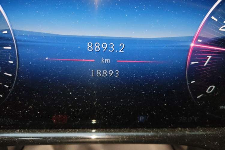 Used Mercedes-Benz E-Class 2025-Year Facelift E 260 L Odometer Close Up