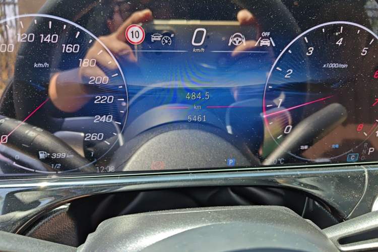 Used Mercedes-Benz E-Class 2025 E 300 L Luxury Model Odometer Close Up