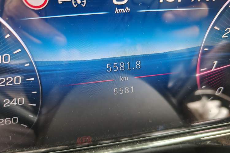 Used Mercedes-Benz E-Class 2025 Facelift E 300 L Luxury Edition Odometer Close Up