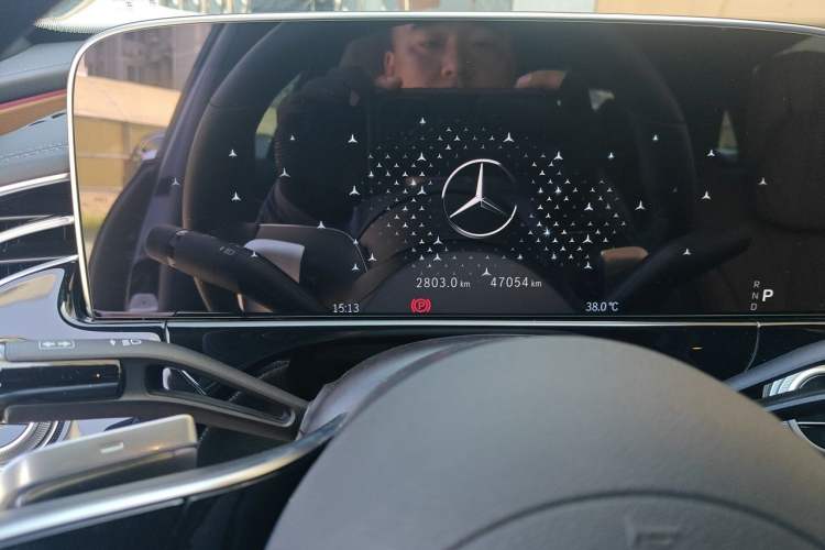Used Mercedes-Benz E-Class 2025 E 300 L Luxury Model Odometer Close Up