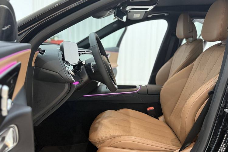 Used Mercedes-Benz E-Class 2025 Restyled E 300 Luxury Sport Edition Right Front Seat