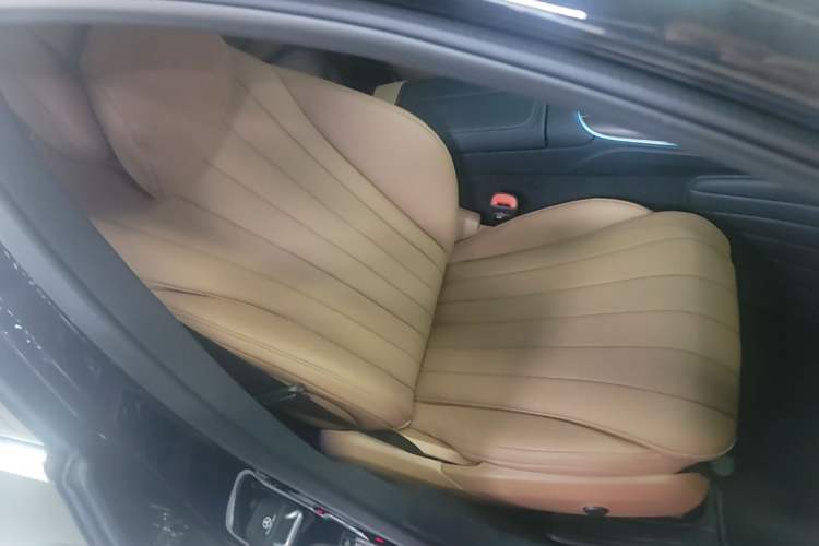 Used Mercedes-Benz E-Class 2025 Facelift E 300 L Fashion Edition Right Front Seat