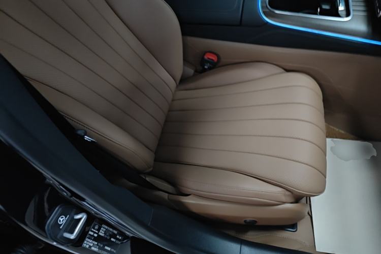 Used Mercedes-Benz E-Class 2025 Facelift E 300 L Luxury Edition Right Front Seat