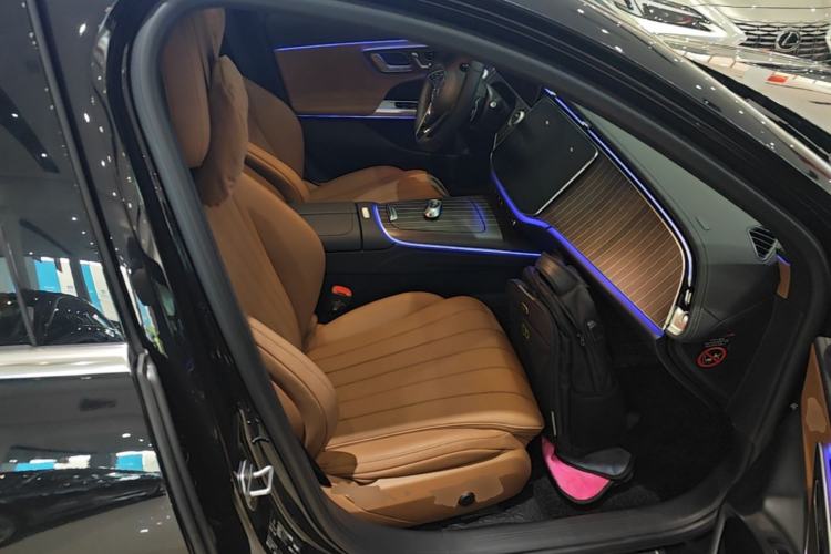 Used Mercedes-Benz E-Class 2025 Facelift E 300 L Fashion Edition Right Front Seat