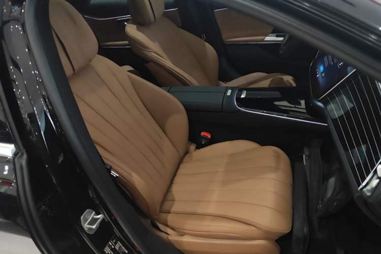 Used Mercedes-Benz E-Class 2025-Year Facelift E 260 L Right Front Seat