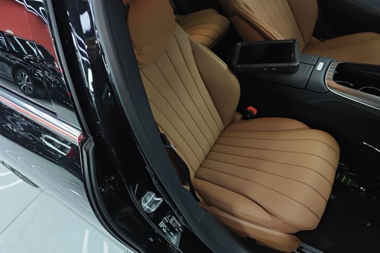 Used Mercedes-Benz E-Class 2025 Facelift E 300 L Luxury Edition Right Front Seat