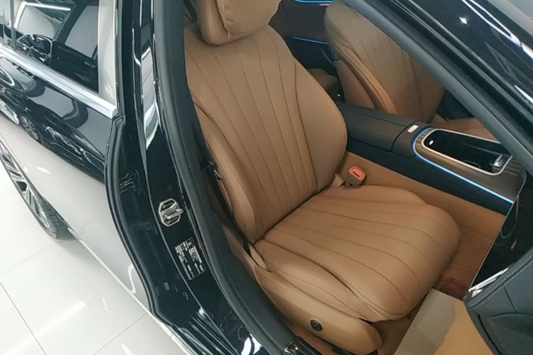 Used Mercedes-Benz E-Class 2025 Facelift E 300 L Luxury Edition Right Front Seat