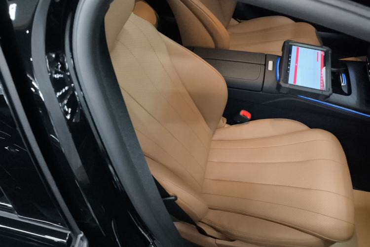 Used Mercedes-Benz E-Class 2025 Refresh E 300 Fashion Edition Sport Version Right Front Seat
