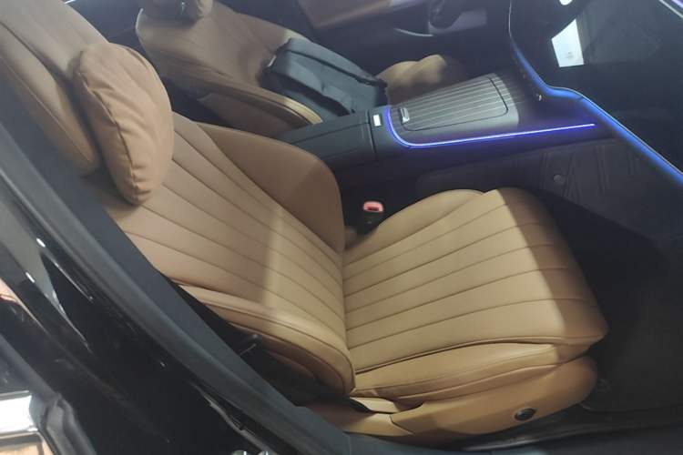 Used Mercedes-Benz E-Class 2025 Facelift E 300 L Luxury Edition Right Front Seat