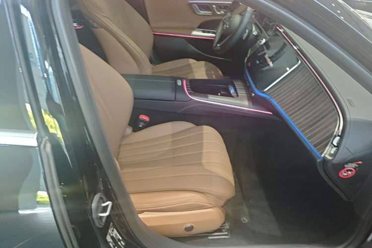 Used Mercedes-Benz E-Class 2025 Facelift E 300 L Fashion Edition Right Front Seat