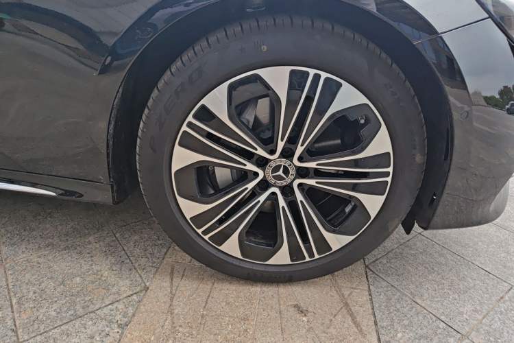Used Mercedes-Benz E-Class 2025 Facelift E 300 L Luxury Edition Right Front Wheel Hub