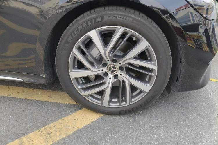 Used Mercedes-Benz E-Class 2025 E 300 L Stylish Model Right Front Wheel Hub
