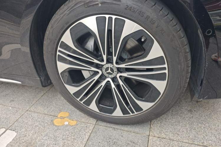 Used Mercedes-Benz E-Class 2025 Facelift E 300 L Luxury Edition Right Front Wheel Hub