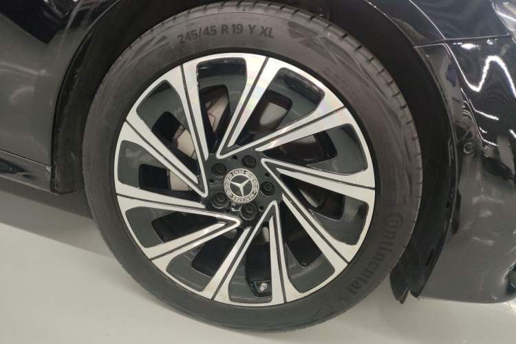Used Mercedes-Benz E-Class 2025 E 300 L Luxury Model Right Front Wheel Hub