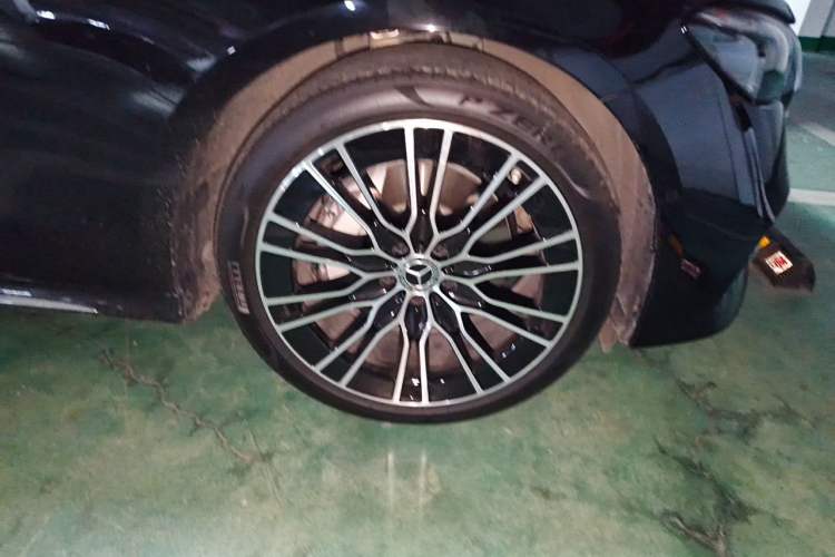 Used Mercedes-Benz E-Class 2025 Facelift E 300 L Luxury Edition Right Front Wheel Hub