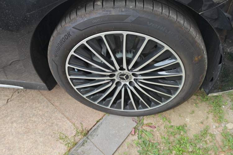 Used Mercedes-Benz E-Class 2025 Facelift E 300 L Luxury Edition Right Front Wheel Hub