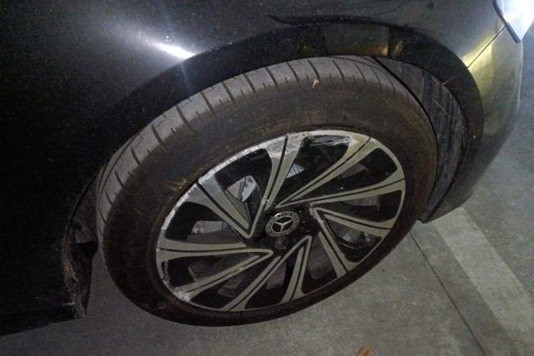 Used Mercedes-Benz E-Class 2025 E 300 L Luxury Model Right Front Wheel Hub