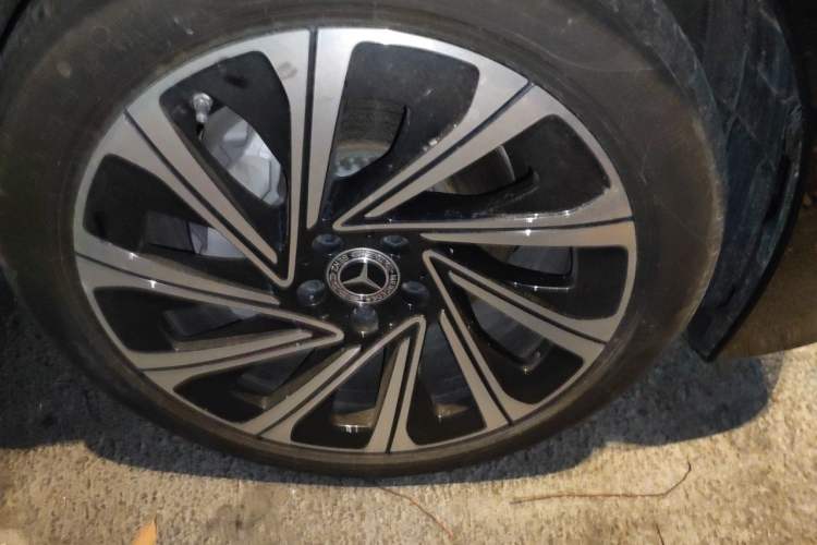 Used Mercedes-Benz E-Class 2025 E 300 L Luxury Model Right Front Wheel Hub