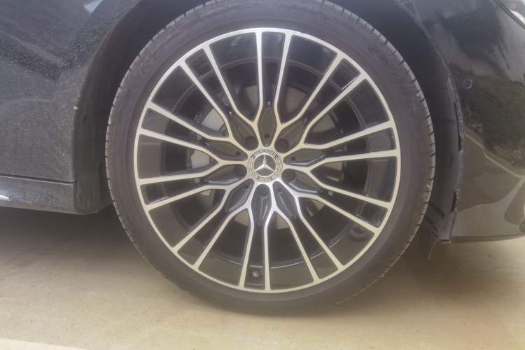 Used Mercedes-Benz E-Class 2025 Facelift E 300 L Premium Edition Right Front Wheel Hub