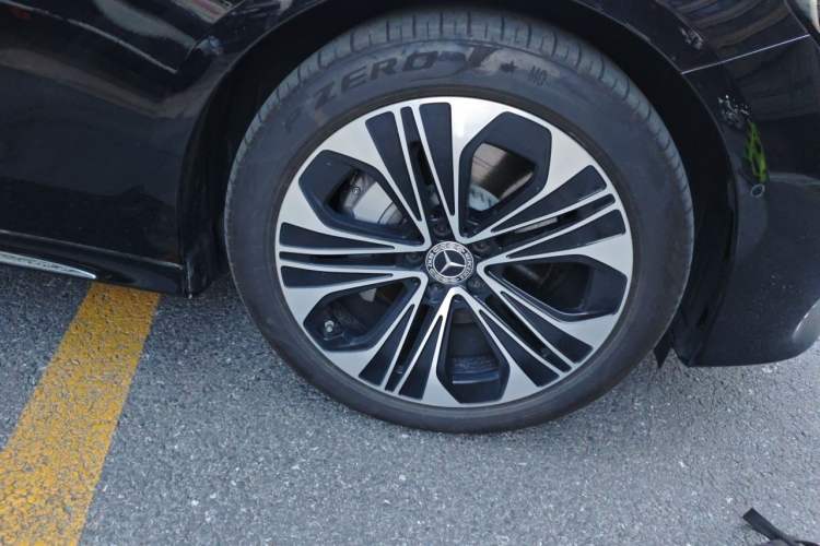 Used Mercedes-Benz E-Class 2025 Facelift E 300 L Luxury Sport Edition Right Front Wheel Hub