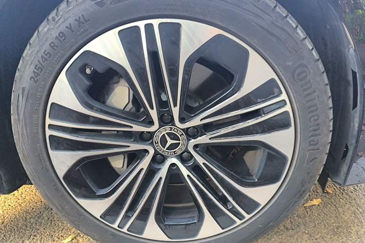 Used Mercedes-Benz E-Class 2025 E 300 L Luxury Model Right Front Wheel Hub