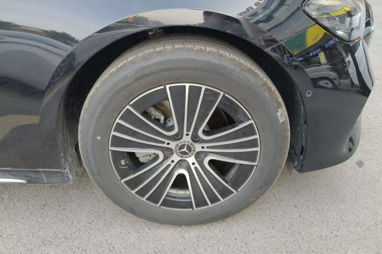 Used Mercedes-Benz E-Class 2025 E 260 L Right Front Wheel Hub