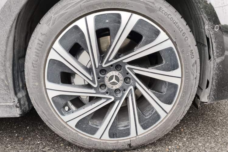 Used Mercedes-Benz E-Class 2025 E 300 L Luxury Model Right Front Wheel Hub