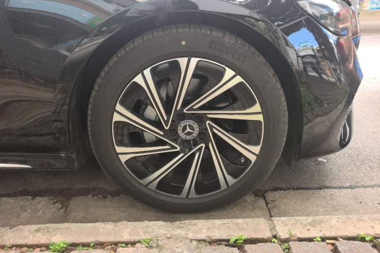 Used Mercedes-Benz E-Class 2025 Facelift E 300 L Luxury Edition Right Front Wheel Hub