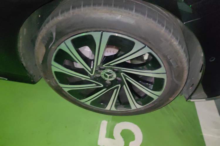 Used Mercedes-Benz E-Class 2025 E 300 L Luxury Model Right Front Wheel Hub