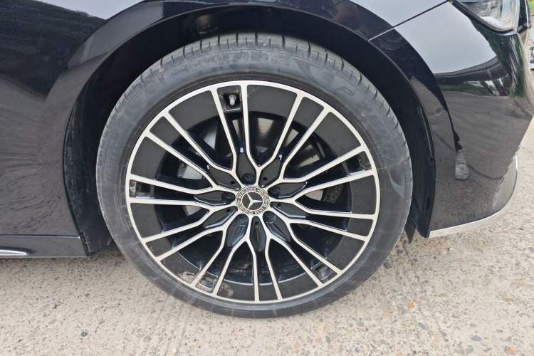 Used Mercedes-Benz E-Class 2025 Facelift E 300 L Premium Edition Right Front Wheel Hub