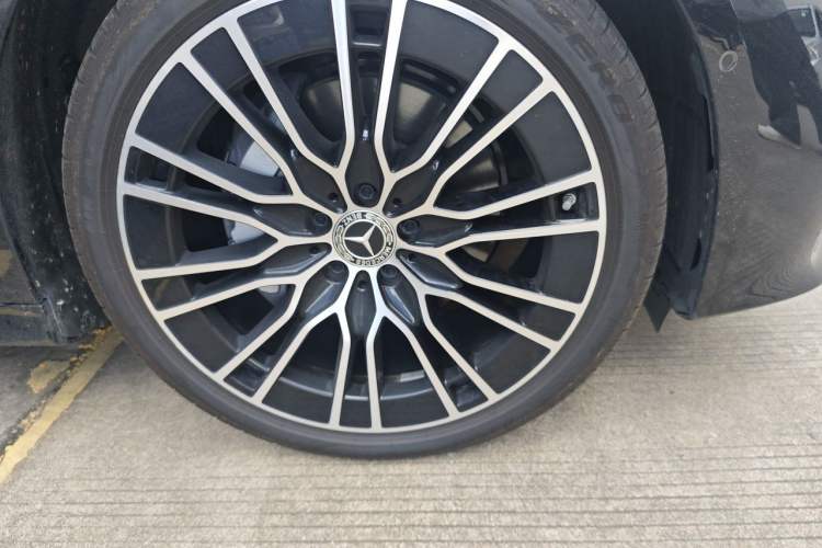 Used Mercedes-Benz E-Class 2025 Facelift E 300 L Luxury Edition Right Front Wheel Hub