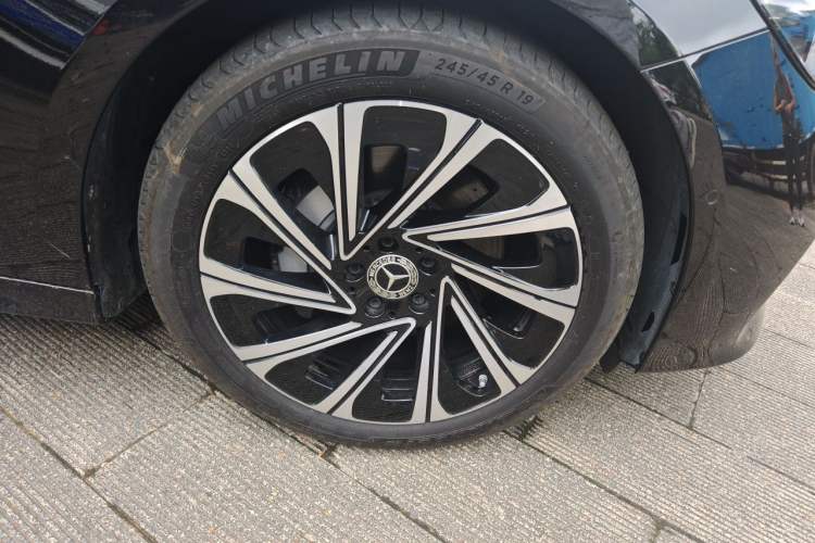 Used Mercedes-Benz E-Class 2025 E 300 L Luxury Model Right Front Wheel Hub