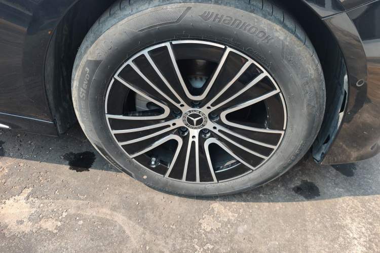 Used Mercedes-Benz E-Class 2025 E 260 L Right Front Wheel Hub