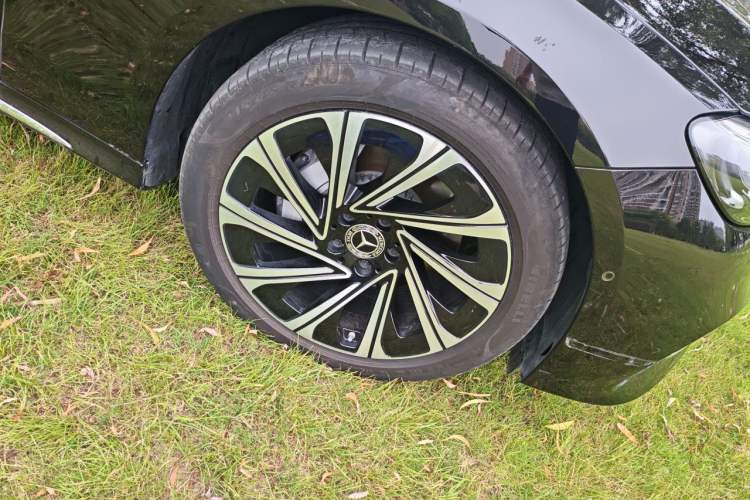 Used Mercedes-Benz E-Class 2025 E 300 L Luxury Model Right Front Wheel Hub