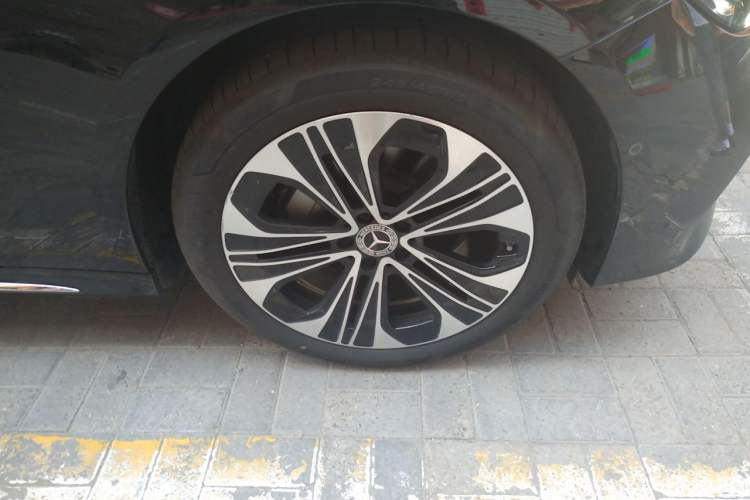 Used Mercedes-Benz E-Class 2025 Facelift E 300 L Luxury Edition Right Front Wheel Hub