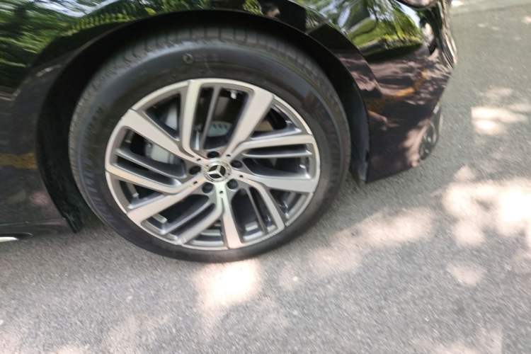 Used Mercedes-Benz E-Class 2025 E 300 L Stylish Model Right Front Wheel Hub