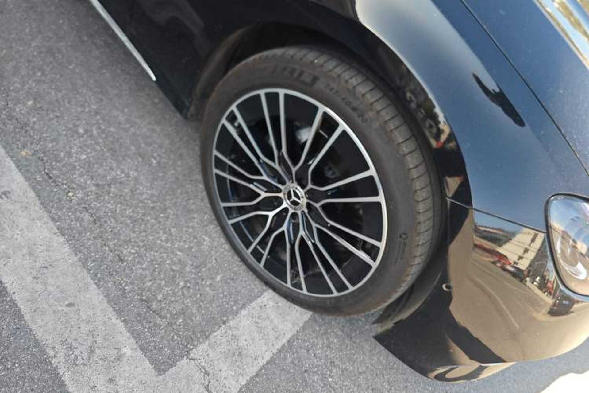 Used Mercedes-Benz E-Class 2025 E 300 L Luxury Model Right Front Wheel Hub