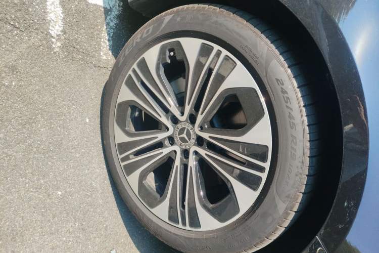 Used Mercedes-Benz E-Class 2025 Facelift E 300 L Luxury Edition Right Front Wheel Hub